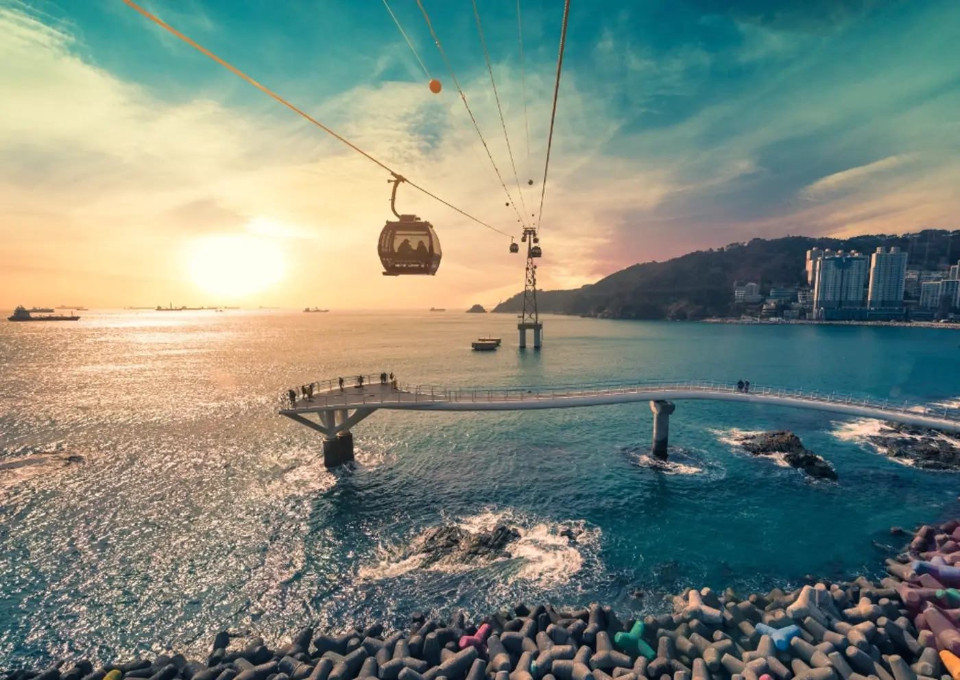 釜山松島海上纜車跨越海面的實景