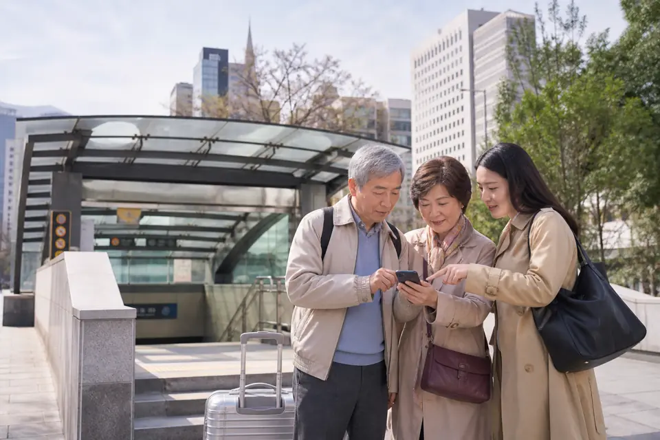 陪長輩去韓國 eSIM 怎麼安排?別把聯絡與導航都交給同一支手機縮圖