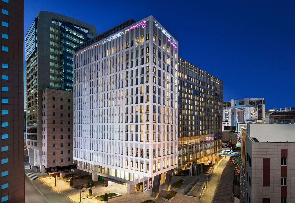 Moxy Seoul Myeongdong 飯店建築外觀
