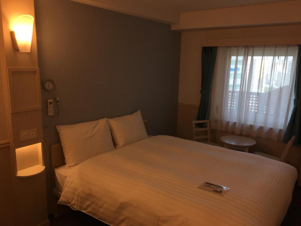 Toyoko Inn Seoul Yeongdeungpo 的實際客房空間與家具配置