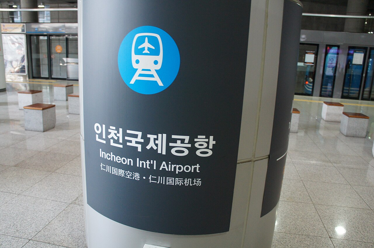 仁川機場抵達大堂旅客排隊情況